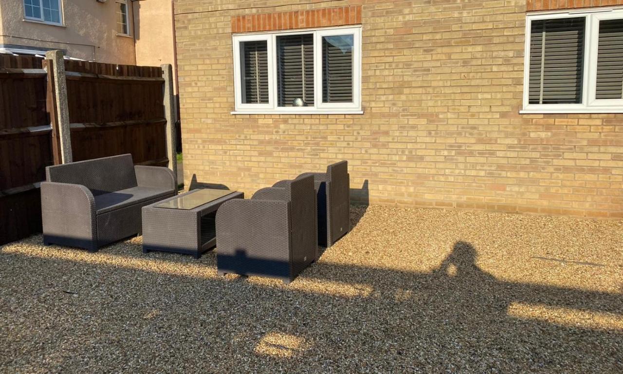 Riverside Park Ground Floor Apartment - St Neots Eksteriør billede